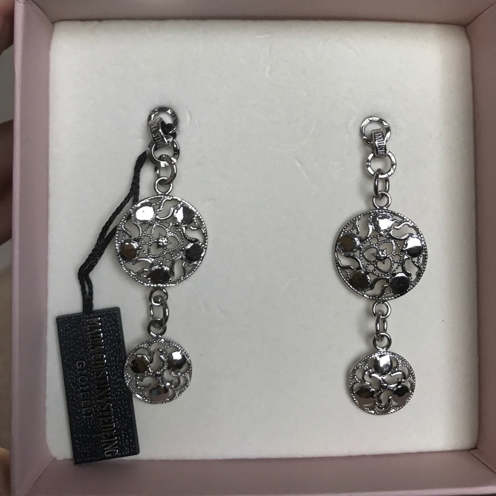 Dangling earrings